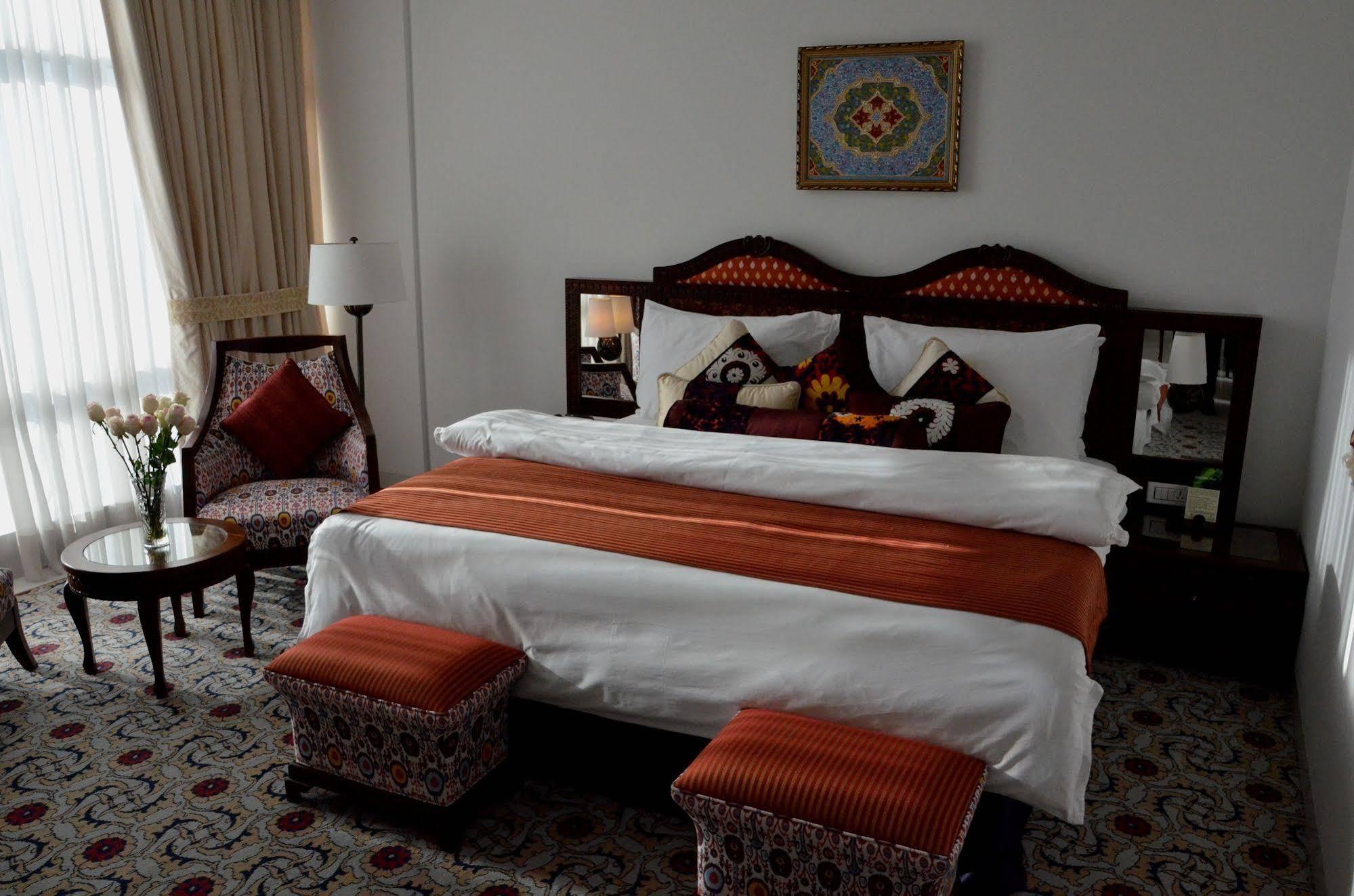 Dushanbe Serena Hotel Extérieur photo