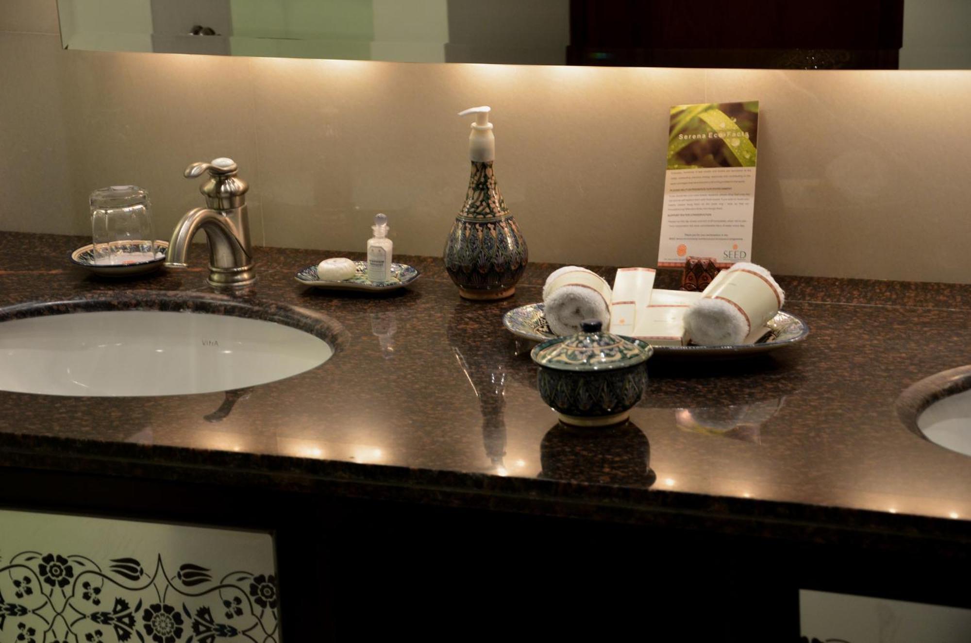 Dushanbe Serena Hotel Chambre photo
