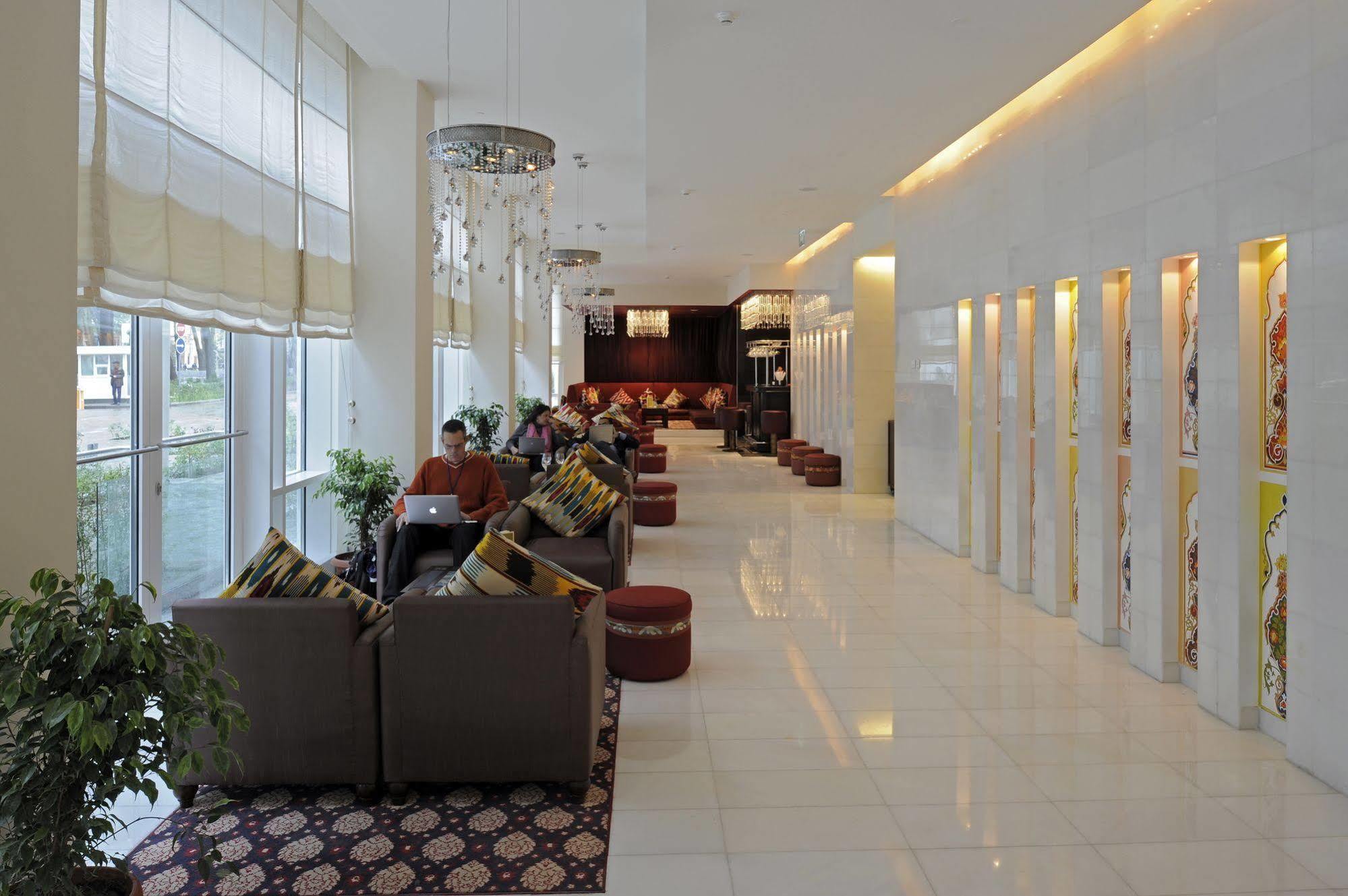 Dushanbe Serena Hotel Extérieur photo