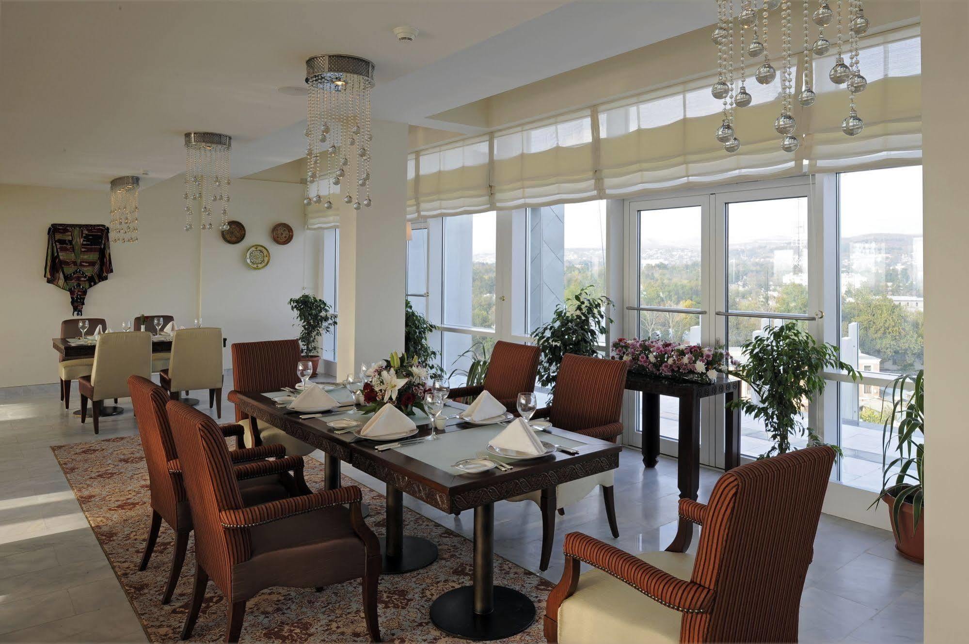 Dushanbe Serena Hotel Extérieur photo