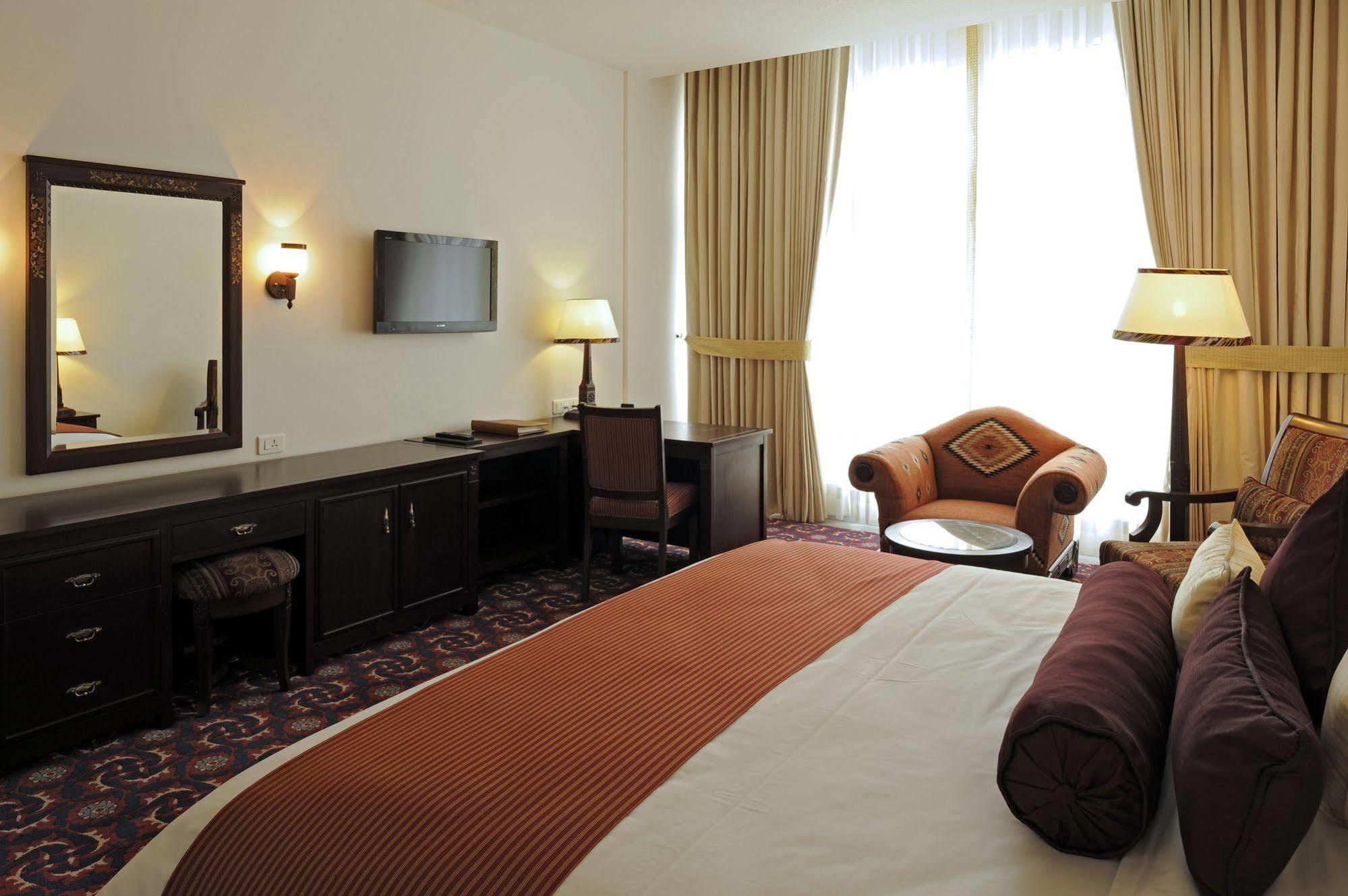 Dushanbe Serena Hotel Extérieur photo